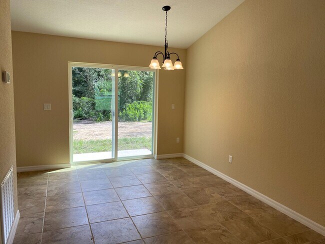 Building Photo - Desirable SE Ocala Neighborhood 3/2/1 **WON"T LAST**