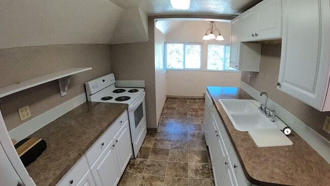 Building Photo - 1004 W 12th Ave