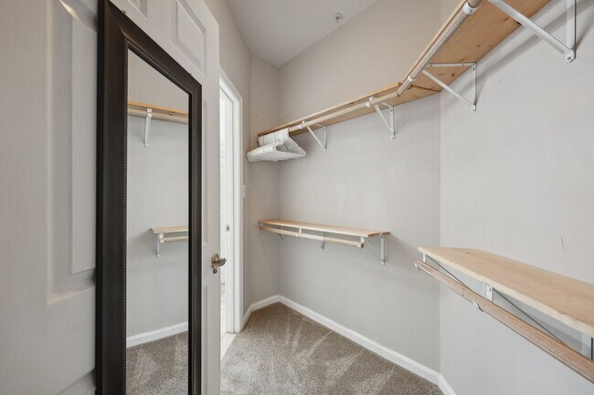 Building Photo - Welcome to this beautiful and bright one-b...