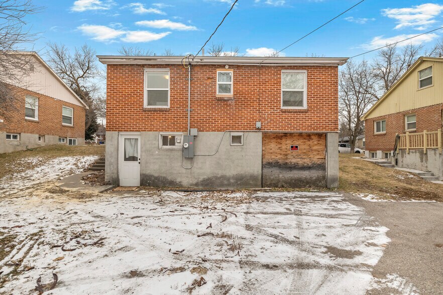 Building Photo - 225 E 2nd S