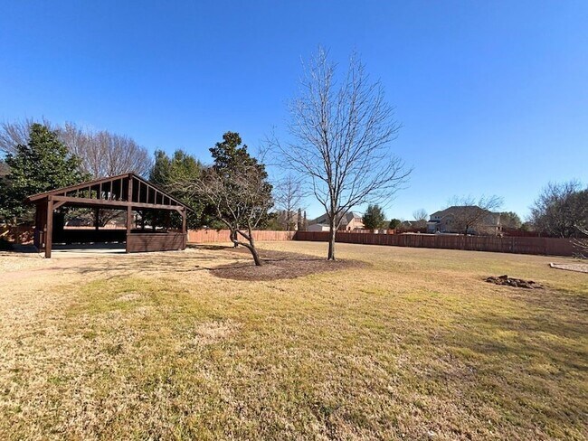 Building Photo - 1205 Golden Gate Dr