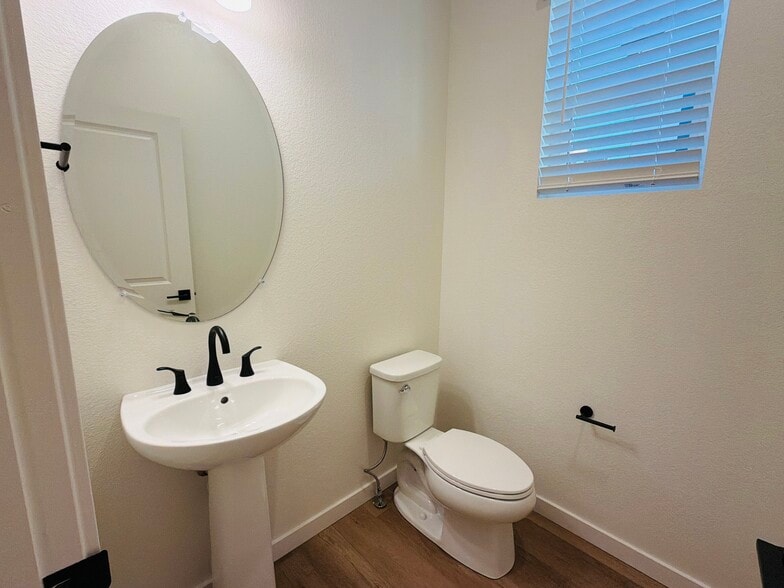 Building Photo - 7180 Clove Hitch Hts