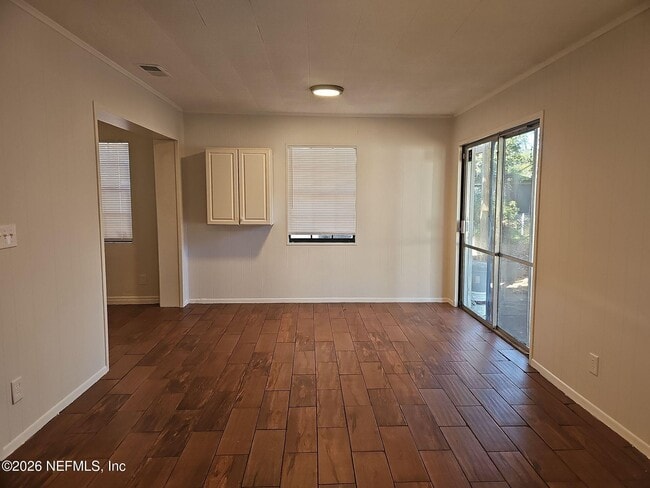 Building Photo - 3448 Inwood Cir E