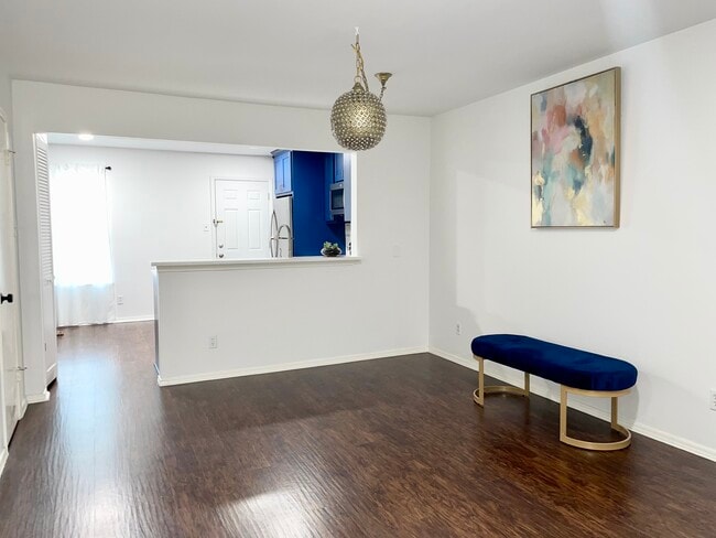 Building Photo - 7718 Royal Ln