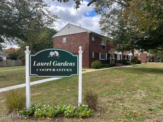 Primary Photo - 10 Laurel Pl