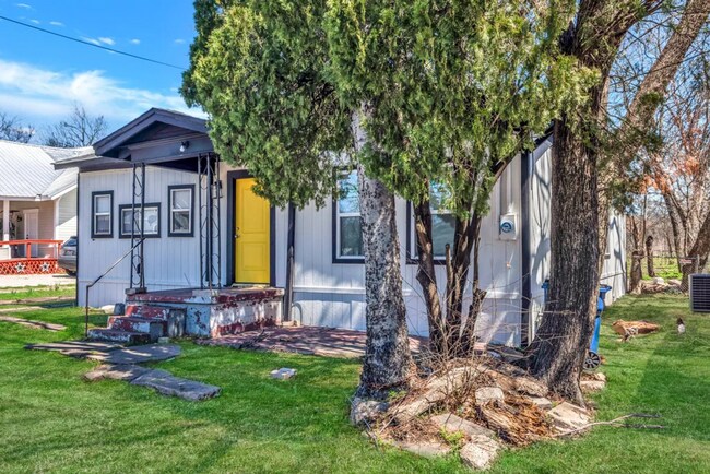 Building Photo - 2105 Walnut St