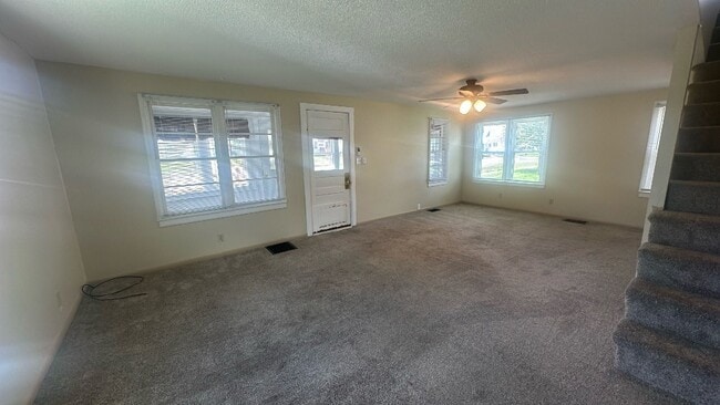 Building Photo - FOR RENT- 510 1st St- Parkersburg *PETS OK*