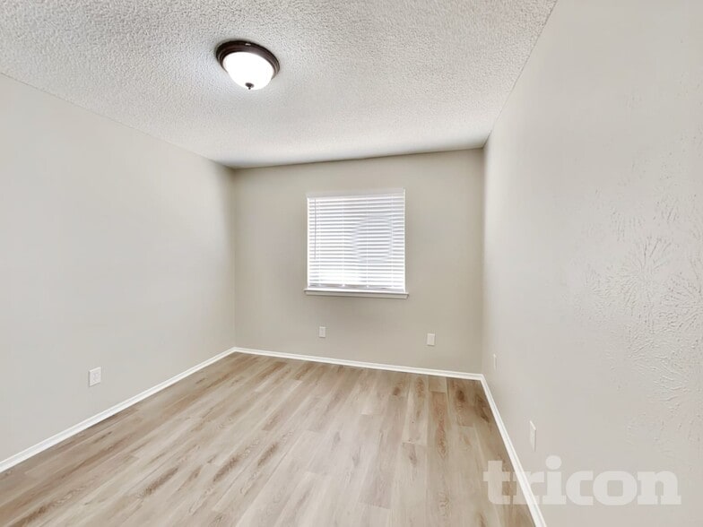 Building Photo - 2710 Jewell Dr