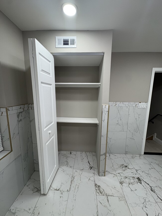 Building Photo - 2229 N Hancock St