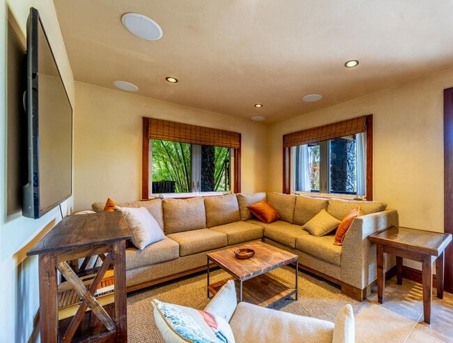 Building Photo - 250 Amakihi Way