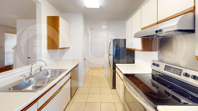 Building Photo - 1015 E Yager Ln