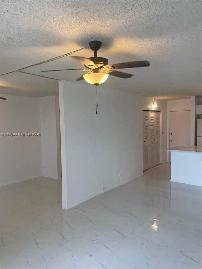 Building Photo - 2701 Riverside Dr