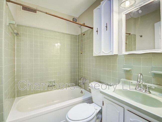 Building Photo - 1417 Downing St NE