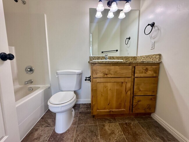 Building Photo - 3-BR Townhome Near Costco