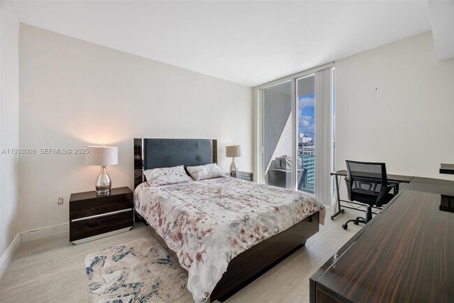 Building Photo - 951 Brickell Ave