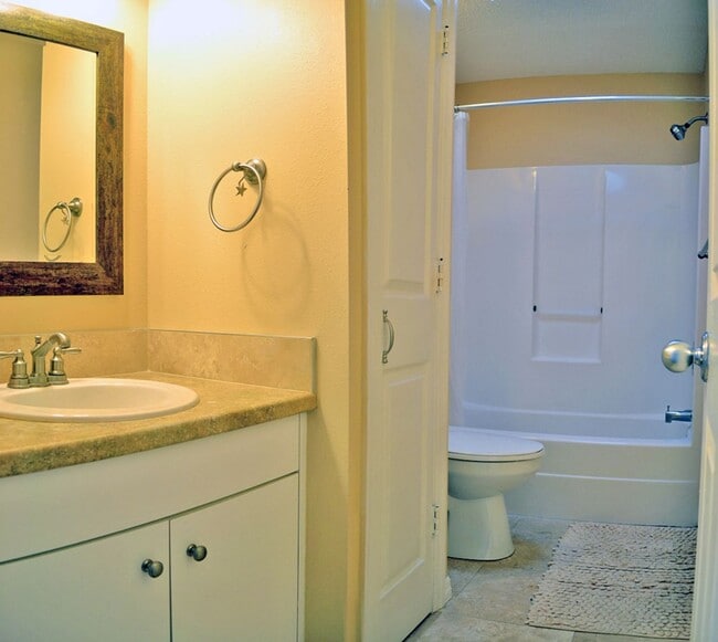 Building Photo - 5157 Sandy Beach Ave