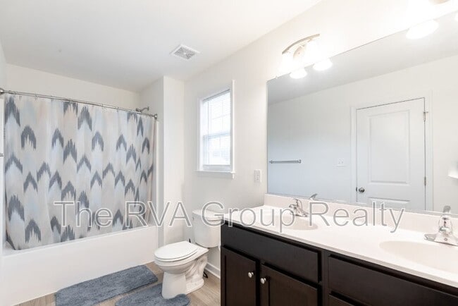 Building Photo - 5620 Moss Side Ave