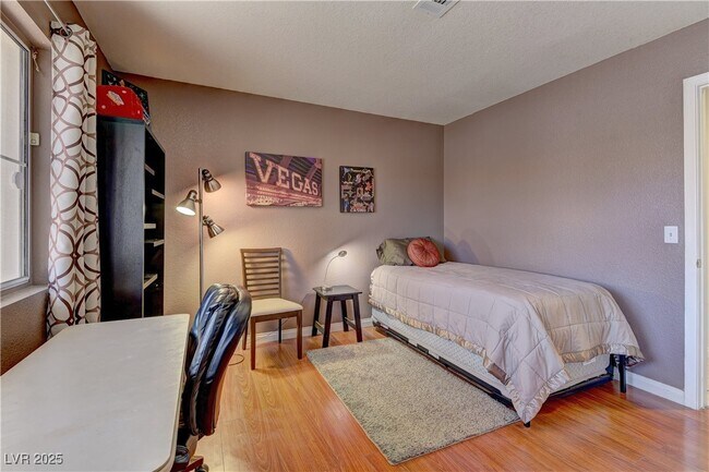 Building Photo - 8912 Signal Terrace Dr