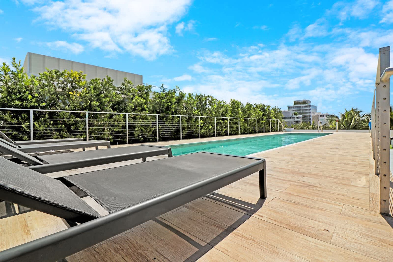 Building Photo - 250 Collins Ave