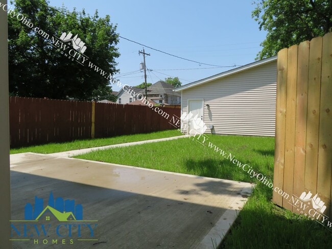 Building Photo - 2025 YEAR END SPECIAL! No App Fee! Newly Built 3 Bedrooms, 2.5 Bathrooms Home!