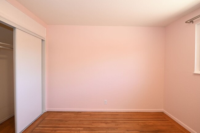 Building Photo - 4/2 W/ AC near San Tomas Expwy & El Camino...