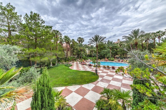 Building Photo - 220 E Flamingo Rd