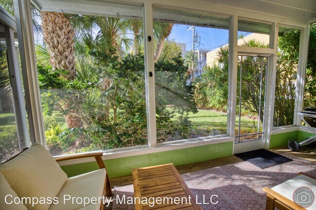 Building Photo - 2 br, 1.5 bath House - 713 W. Venice Ave.