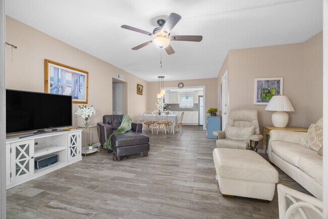 Building Photo - 410 NE 17th Ave