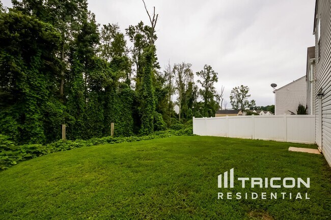 Building Photo - 2624 Stream Bank Dr
