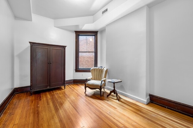 Building Photo - 3314 Auchentoroly Terrace