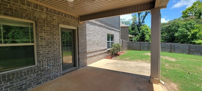 Building Photo - Stunning 4-Bedroom, 3.5-bath Home in the P...