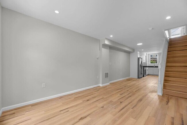 Building Photo - 126 S Highland Ave