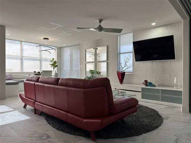 Building Photo - 3015 N Ocean Blvd
