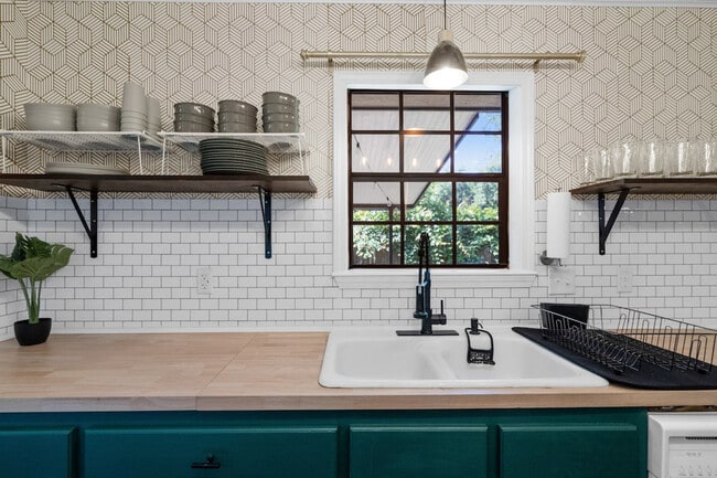 Building Photo - 2001 N 61st Ave