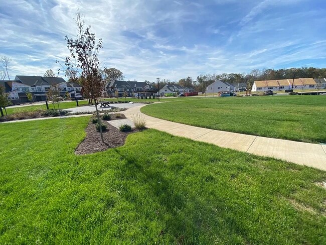 Building Photo - 12867 Deep Well Rd