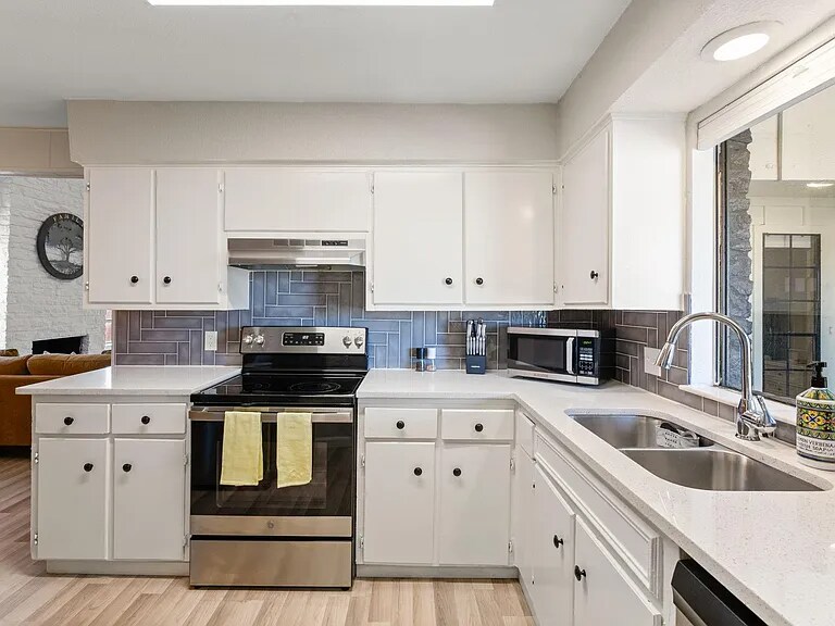Building Photo - 5501 Purple Sage Dr