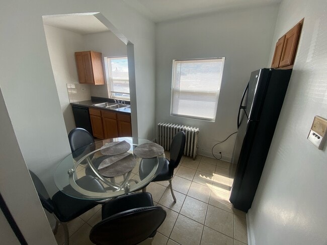 Building Photo - 2419 N Oak Park Ave