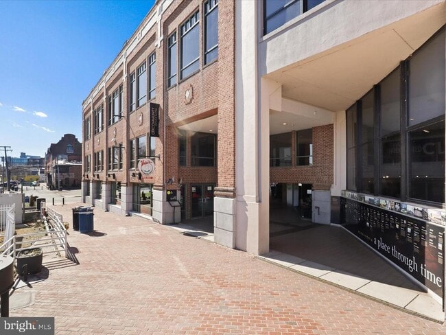 Building Photo - 811 Gibbon St