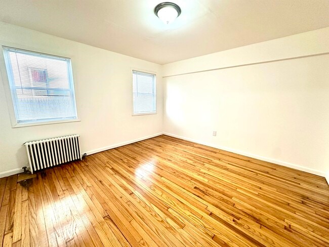 Building Photo - 31-33-33 Tillinghast St