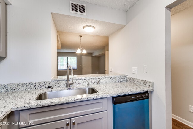 Building Photo - 1357 Kingsley Ave