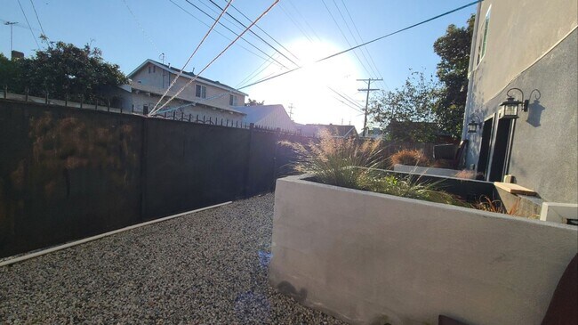 Building Photo - 32(839)