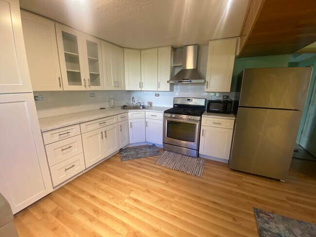 Building Photo - 709 S Salem Dr