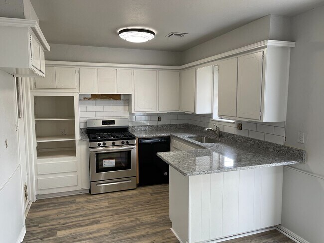 Building Photo - 1137 Straka Terrace