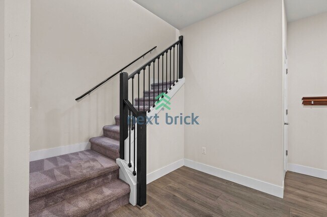 Building Photo - 5 BED & 2.5 BATH SINGLE FAMILY HOUSE FOR RENT