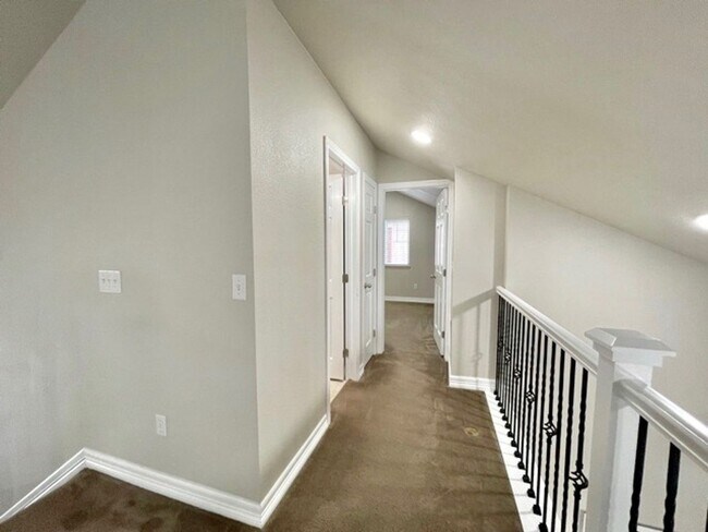 Building Photo - Stunning 4 Bed/4 Bath Home in Banning Lewis Ranch