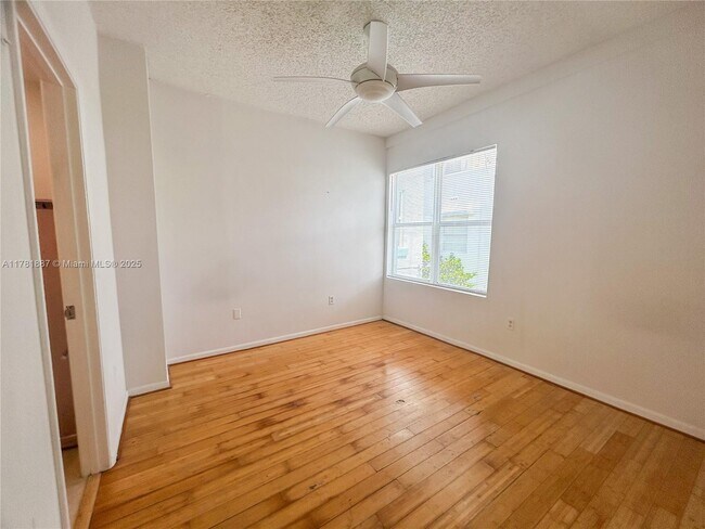 Building Photo - 1218 Drexel Ave