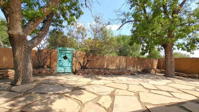 Building Photo - 1st Month Free! Old Town Charm! 2 Bedroom ...