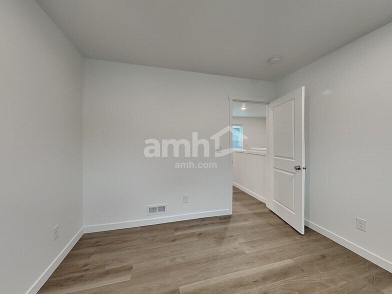 Building Photo - 5048 Washington St SE