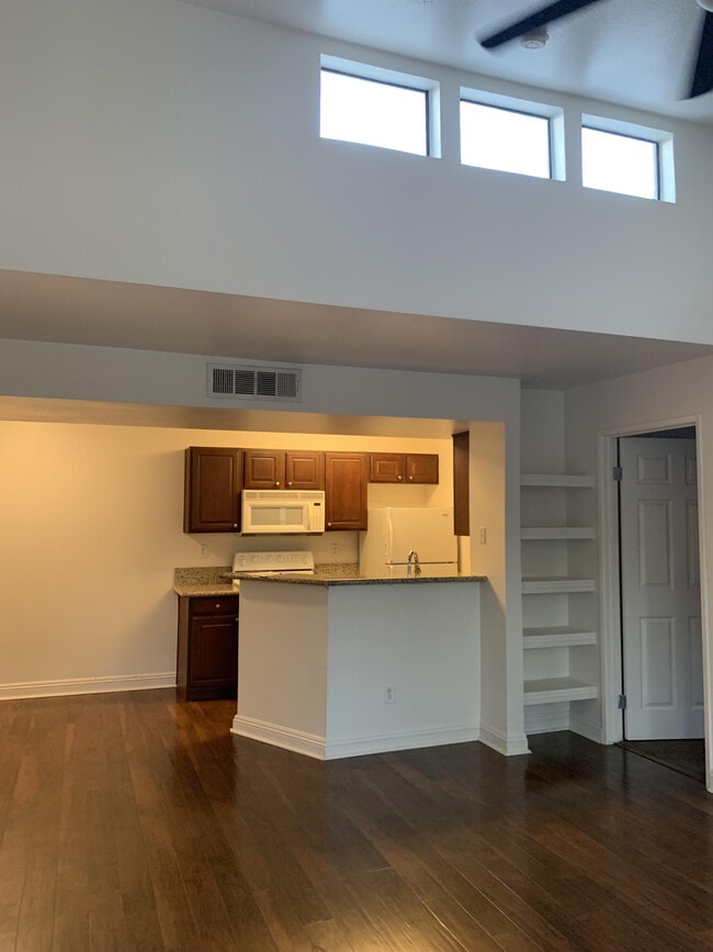 Building Photo - 5162 S Jones Blvd