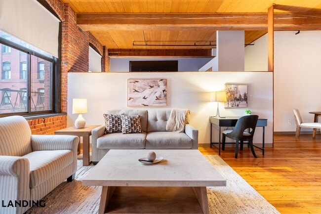 Building Photo - 45 Willow St